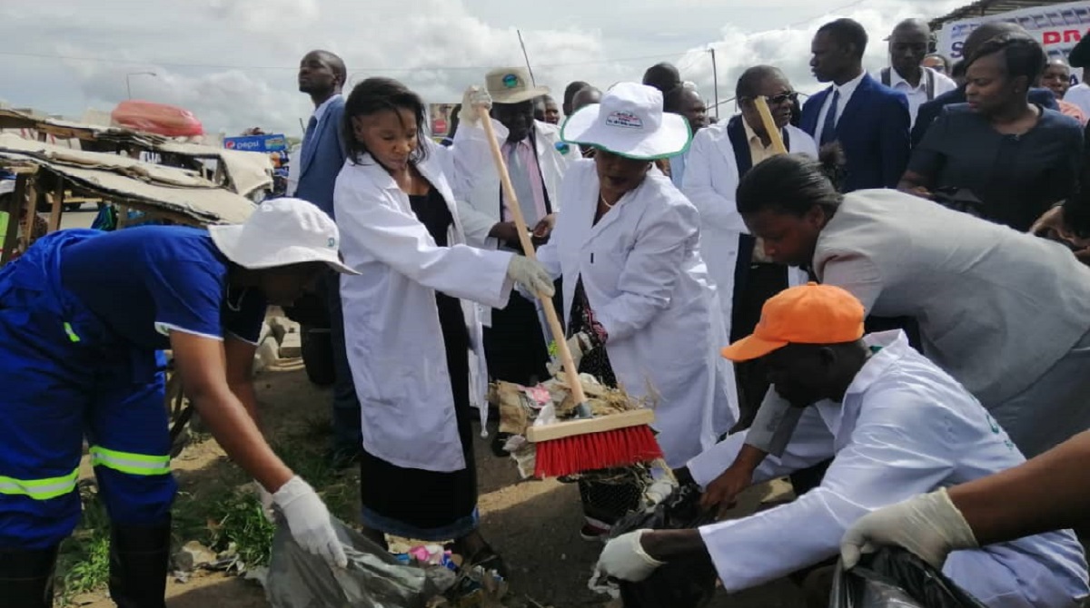 You are currently viewing Auxillia Mnangagwa urges clean city
