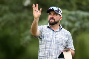 Read more about the article Cairns, Allard lead after day one at Harare Classic Open