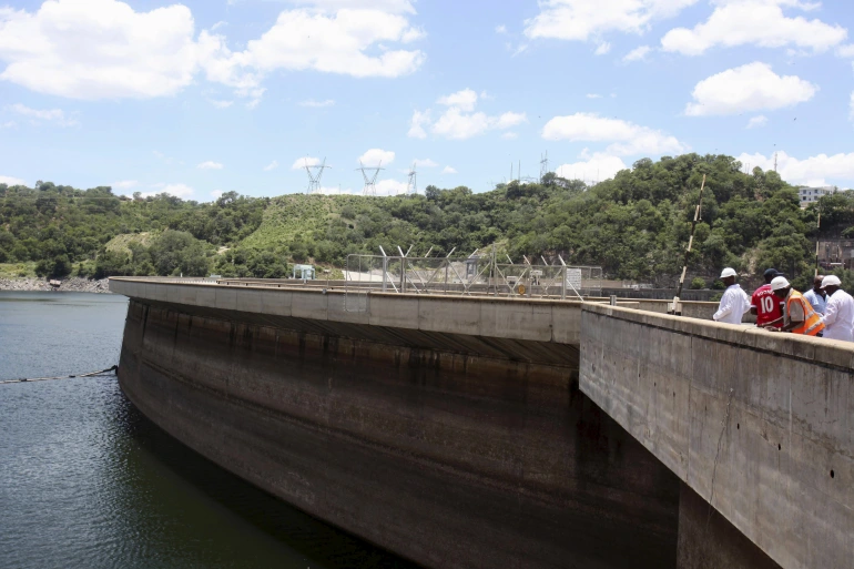 You are currently viewing Zimbabwe faces power woes as low dam level halts hydroelectricity