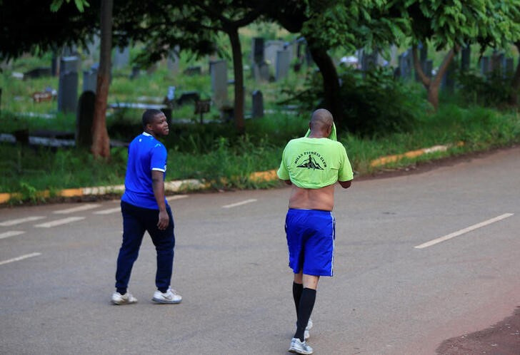 You are currently viewing Cemetery workouts help Zimbabwe township residents feel alive