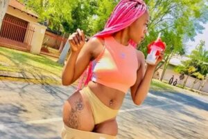 Read more about the article PICS: Queen Minaj buys a new BMW and shows it off online