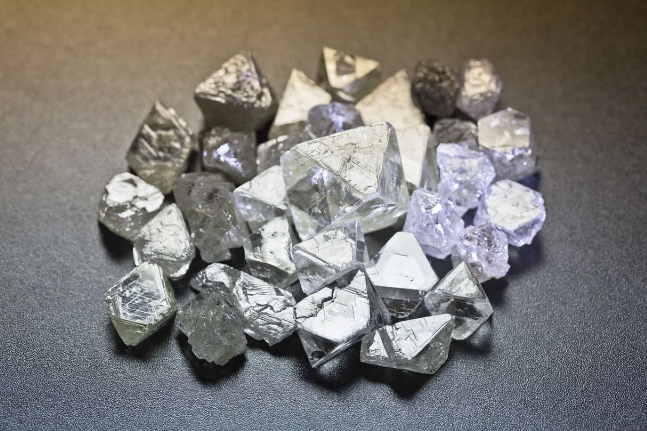 You are currently viewing MMCZ Inspector Caught Red-Handed with Diamonds Worth US$20K in Trousers Pocket